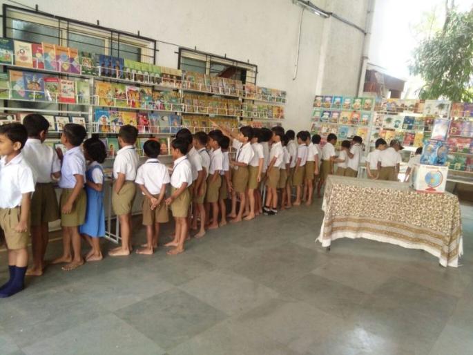 Dombivali: Science Book exhibition | डोंबिवली : मराठी भाषेतील विज्ञान पुस्तक प्रदर्शन पाहण्यासाठी विद्यार्थ्यांची गर्दी, टिळकनगर शिक्षण प्रसारक मंडळाचा उपक्रम Dombivali: Science Book exhibition | डोंबिवली : मराठी भाषेतील विज्ञान पुस्तक प्रदर्शन पाहण्यासाठी विद्यार्थ्यांची गर्दी, टिळकनगर शिक्षण प्रसारक मंडळाचा उपक्रम