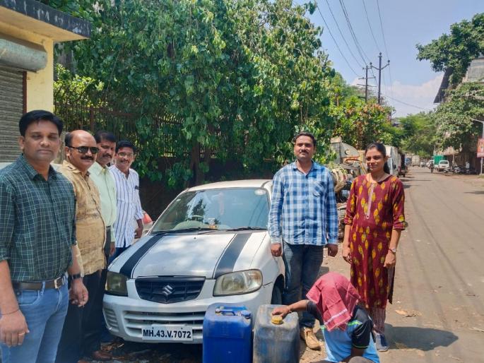 110 liters of hand furnace liquor seized in Dombivli 66,000 worth of goods including a four-wheeler seized | डोंबिवलीत पकडली ११० लीटर हातभट्टीची दारू; चारचाकी वाहनासह ६६ हजाराचा मुद्देमाल जप्त 110 liters of hand furnace liquor seized in Dombivli 66,000 worth of goods including a four-wheeler seized | डोंबिवलीत पकडली ११० लीटर हातभट्टीची दारू; चारचाकी वाहनासह ६६ हजाराचा मुद्देमाल जप्त