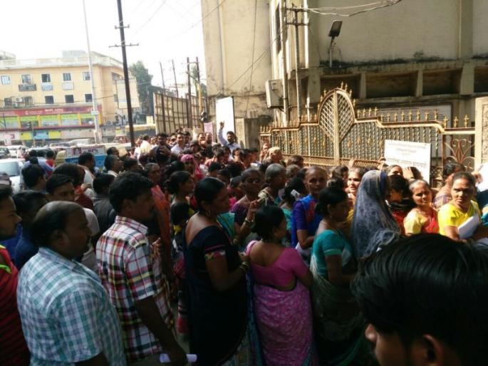 Dombivli hawk collectors gathered for demand of land | हक्काच्या जागेच्या मागणीसाठी डोंबिवलीतील फेरीवाले आले एकत्र Dombivli hawk collectors gathered for demand of land | हक्काच्या जागेच्या मागणीसाठी डोंबिवलीतील फेरीवाले आले एकत्र