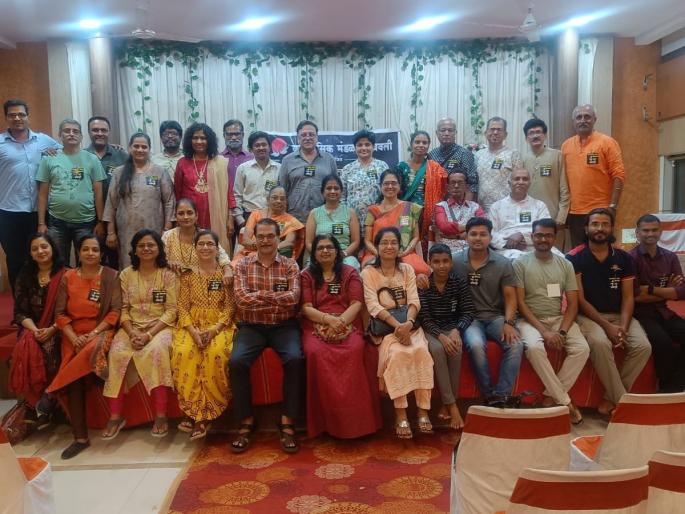 Dombivali: 52 poets were present in Ek Raat Kaveeti activity, one by one Bahardar poems were presented | Dombivali: एक रात्र कवितेची उपक्रमाला ५२ कवींची उपस्थिती, एक से एक बहारदार कविता केल्या सादर Dombivali: 52 poets were present in Ek Raat Kaveeti activity, one by one Bahardar poems were presented | Dombivali: एक रात्र कवितेची उपक्रमाला ५२ कवींची उपस्थिती, एक से एक बहारदार कविता केल्या सादर