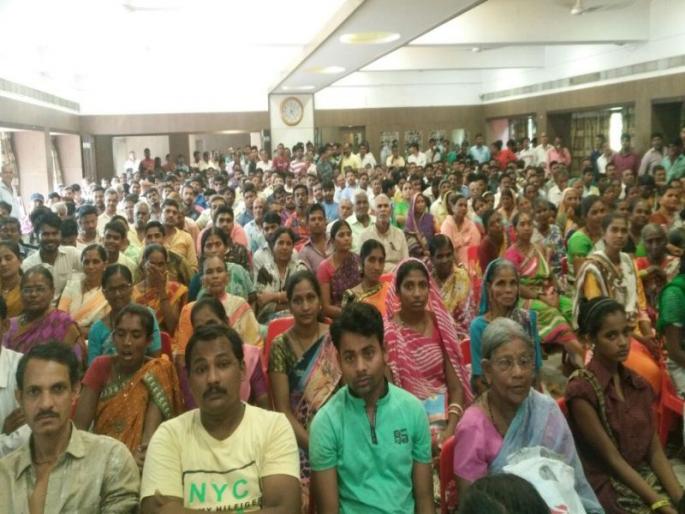 Fairs take place in Dombivli, attendance of hundreds of hawkers | कारवाईविरोधात फेरीवाल्यांचा डोबिंवलीत मेळावा, शेकडो फेरीवाल्यांची हजेरी Fairs take place in Dombivli, attendance of hundreds of hawkers | कारवाईविरोधात फेरीवाल्यांचा डोबिंवलीत मेळावा, शेकडो फेरीवाल्यांची हजेरी