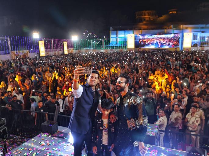 Dombivali: Garba lovers throng on fourth day at Rasarang in Dombivali | Dombivali: डोंबिवलीतील रासरंगमध्ये चौथ्या दिवशी गरबा रसिकांची अलोट गर्दी Dombivali: Garba lovers throng on fourth day at Rasarang in Dombivali | Dombivali: डोंबिवलीतील रासरंगमध्ये चौथ्या दिवशी गरबा रसिकांची अलोट गर्दी