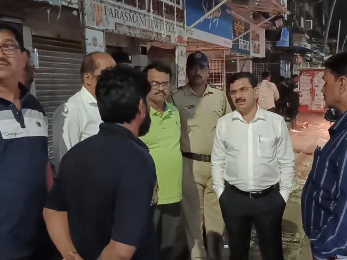 commissioner bhausaheb dangade scolded officials over unsanitary conditions in Dombivli | डोंबिवलीत अस्वच्छतेवरून आयुक्त दांगडे यांचा अधिकार्याना सज्जड दम; आयुक्तांची रात्रीत सरप्राईज व्हिजिट commissioner bhausaheb dangade scolded officials over unsanitary conditions in Dombivli | डोंबिवलीत अस्वच्छतेवरून आयुक्त दांगडे यांचा अधिकार्याना सज्जड दम; आयुक्तांची रात्रीत सरप्राईज व्हिजिट