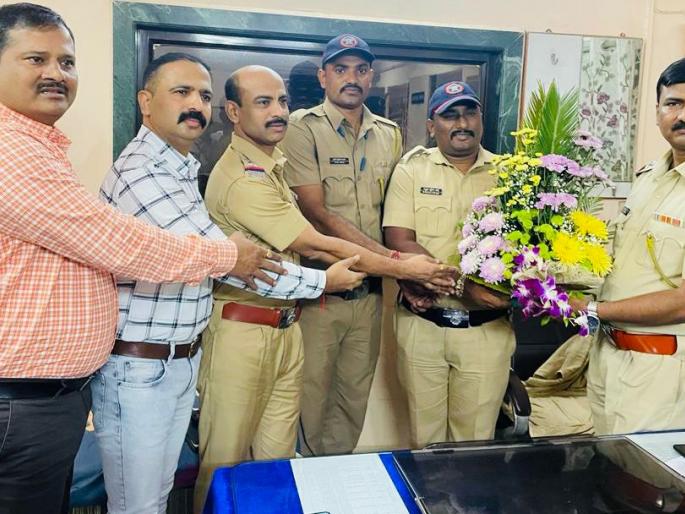 while kidnapping the woman and robbing her the police raided the two murderers | महिलेचे अपहरण करुन तिची अब्रू लूटत असताना पोलिसांनी घातली त्या दोन नराधमांवर झडप while kidnapping the woman and robbing her the police raided the two murderers | महिलेचे अपहरण करुन तिची अब्रू लूटत असताना पोलिसांनी घातली त्या दोन नराधमांवर झडप