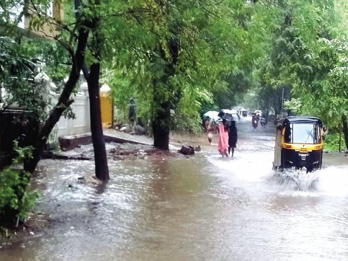 Dombivali waterlogged due to lack of drainage | पाण्याचा निचरा न झाल्याने डोंबिवली जलमय Dombivali waterlogged due to lack of drainage | पाण्याचा निचरा न झाल्याने डोंबिवली जलमय