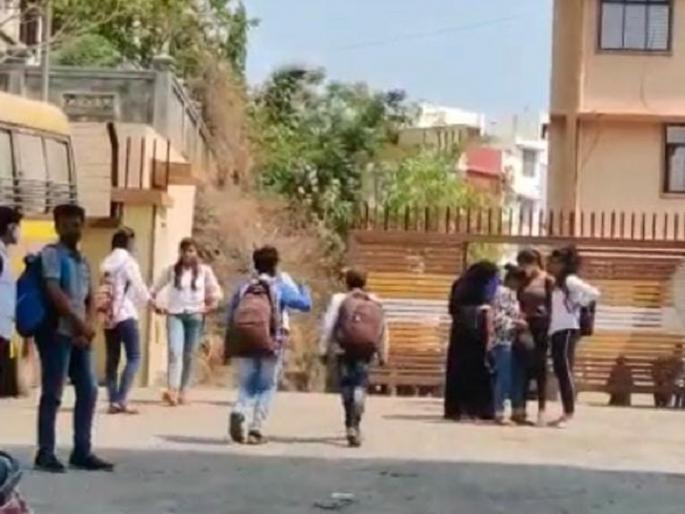 Schools are also filled in KDMC during Corona period? | कोरोना काळातही केडीएमसीहद्दीत भरवली जातेय शाळा? Schools are also filled in KDMC during Corona period? | कोरोना काळातही केडीएमसीहद्दीत भरवली जातेय शाळा?