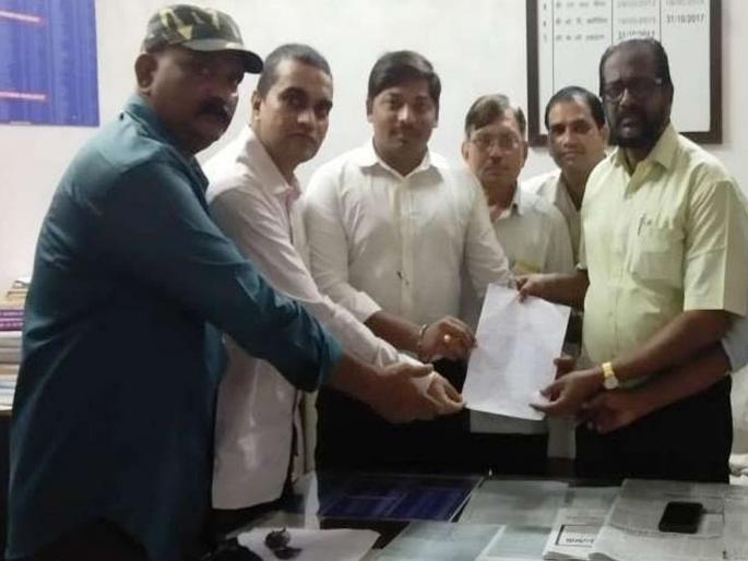 The construction of the FOB at Dombivali station will take five months | डोंबिवली स्टेशनवरील पादचारी पुलाच्या बांधकामास लागणार पाच महिने, सामाजिक संस्थांकडून आंदोलनाचा इशारा The construction of the FOB at Dombivali station will take five months | डोंबिवली स्टेशनवरील पादचारी पुलाच्या बांधकामास लागणार पाच महिने, सामाजिक संस्थांकडून आंदोलनाचा इशारा