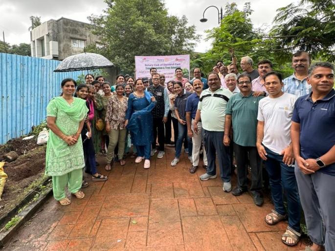 Women planted 40 trees on Umbarli Hill in dombivali | रोटरी क्लब ऑफ डोंबिवली ईस्टने महापालिकेच्या संयुक्त विद्यमाने केली ५० देशी झाडांची लागवड Women planted 40 trees on Umbarli Hill in dombivali | रोटरी क्लब ऑफ डोंबिवली ईस्टने महापालिकेच्या संयुक्त विद्यमाने केली ५० देशी झाडांची लागवड