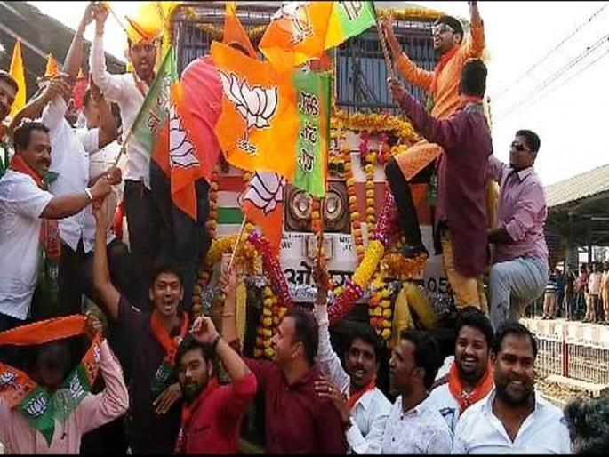 Bi-weekly Mumbai-Delhi Rajdhani Express flagged off on January 19 | आठवड्यातून दोन वेळा सुटणा-या राजधानी एक्स्प्रेस दररोज सोडावी - खासदार कपिल पाटील Bi-weekly Mumbai-Delhi Rajdhani Express flagged off on January 19 | आठवड्यातून दोन वेळा सुटणा-या राजधानी एक्स्प्रेस दररोज सोडावी - खासदार कपिल पाटील