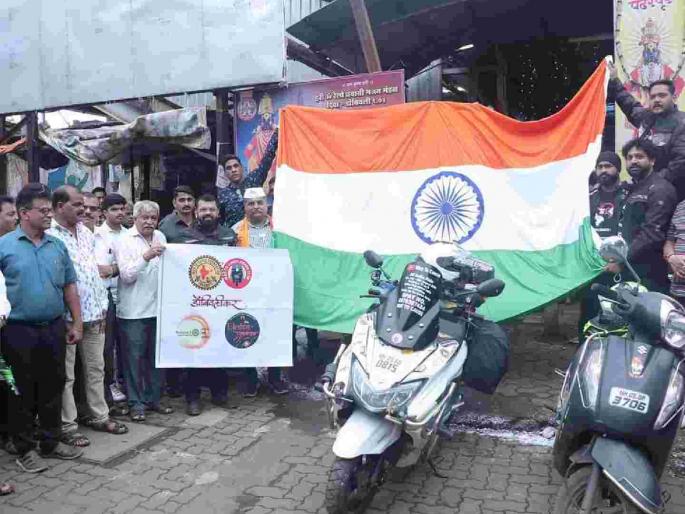 Dombivli to Ladakh: Ek Bandhan, Raksha Bandhan' concept of Rakhi gift from youth to lakhs of jawans | डोंबिवली ते लडाख: एक बंधन, रक्षाबंधन' संकल्पनेतून युवकाची लाखो जवानांसाठी राखी भेट Dombivli to Ladakh: Ek Bandhan, Raksha Bandhan' concept of Rakhi gift from youth to lakhs of jawans | डोंबिवली ते लडाख: एक बंधन, रक्षाबंधन' संकल्पनेतून युवकाची लाखो जवानांसाठी राखी भेट