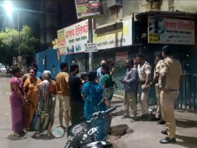 In Dombivli, civilians were forcibly taken out of their homes in the middle of the night and bulldozers rolled over their houses | डोंबिवलीत नागरीकांना अर्ध्या रात्री जबदरस्तीने घराबाहेर काढून घरांवर फिरवला बुलडोझर In Dombivli, civilians were forcibly taken out of their homes in the middle of the night and bulldozers rolled over their houses | डोंबिवलीत नागरीकांना अर्ध्या रात्री जबदरस्तीने घराबाहेर काढून घरांवर फिरवला बुलडोझर