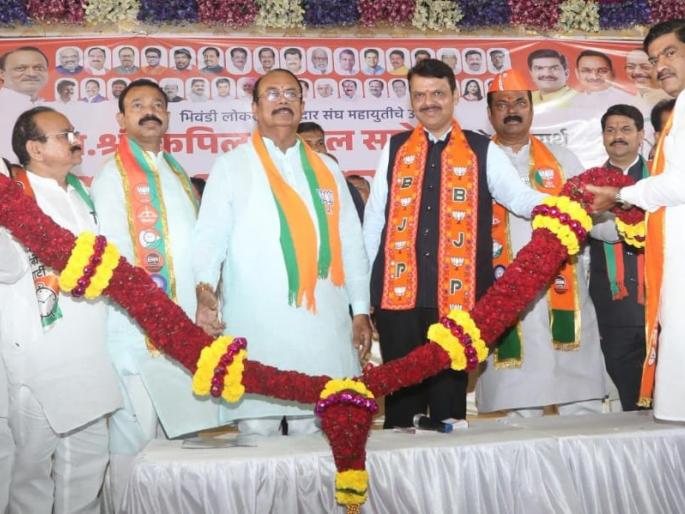 Kalyan-Murbad railway will be completed and taken to the city: Devendra Fadnavis | कल्याण-मुरबाड रेल्वेमार्ग पूर्ण करून नगरपर्यंत नेणार : देवेंद्र फडणवीस