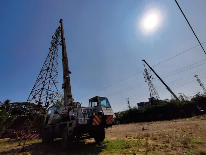 Old high pressure channel removed along with towers | जुनी उच्चदाब वाहिनी मनोऱ्यांसह हटवली Old high pressure channel removed along with towers | जुनी उच्चदाब वाहिनी मनोऱ्यांसह हटवली