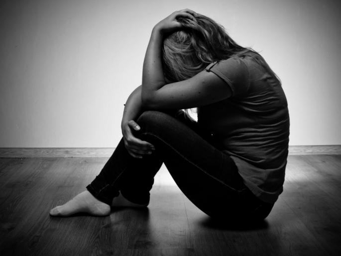 Angered by the threat of divorce, | घटस्फोटाची धमकी दिल्याने संतापलेल्या पतीने गरम सळीने भाजलं पत्नीचं गुप्तांग Angered by the threat of divorce, | घटस्फोटाची धमकी दिल्याने संतापलेल्या पतीने गरम सळीने भाजलं पत्नीचं गुप्तांग