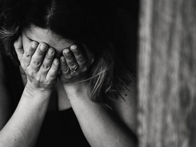 injury wife eardrum beating her husband dhayari crime news | धायरीत पतीच्या मारहाणीत पत्नीच्या कानाचा पडदा फाटून इजा injury wife eardrum beating her husband dhayari crime news | धायरीत पतीच्या मारहाणीत पत्नीच्या कानाचा पडदा फाटून इजा