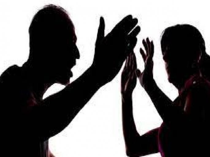 Girlfriend's photo found in husband's pocket; Crime of domestic violence against six people including husband | मैत्रिणीचा फोटो नवऱ्याच्या खिशात सापडला; पतीसह सहा जणांवर कौटुंबिक हिंसाचाराचा गुन्हा Girlfriend's photo found in husband's pocket; Crime of domestic violence against six people including husband | मैत्रिणीचा फोटो नवऱ्याच्या खिशात सापडला; पतीसह सहा जणांवर कौटुंबिक हिंसाचाराचा गुन्हा