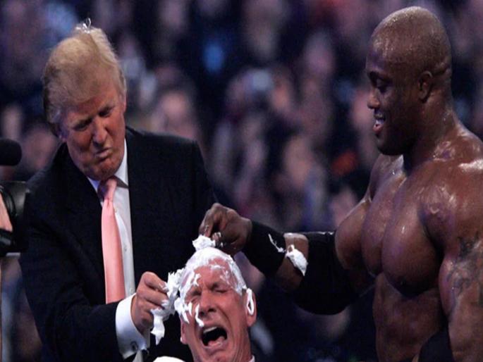 WWE wrestlemania 23 donald trump bodyslams beats and shaves vince mcmahon throwback video viral | Video : जेव्हा डोनाल्ड ट्रंप यांनी WWEच्या 'रिंग'मध्ये आयोजकाची धुलाई करत केलं होतं त्याचं टक्कल WWE wrestlemania 23 donald trump bodyslams beats and shaves vince mcmahon throwback video viral | Video : जेव्हा डोनाल्ड ट्रंप यांनी WWEच्या 'रिंग'मध्ये आयोजकाची धुलाई करत केलं होतं त्याचं टक्कल