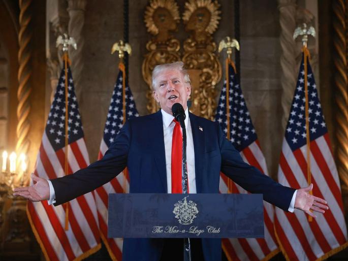 Donald Trump's three big decisions as soon as he became president; Emergency on the southern border, will send troops | Donald Trump: राष्ट्राध्यक्ष होताच ट्रम्प यांचे तीन मोठे निर्णय; दक्षिण सीमेवर आणीबाणी, सैन्य पाठविणार Donald Trump's three big decisions as soon as he became president; Emergency on the southern border, will send troops | Donald Trump: राष्ट्राध्यक्ष होताच ट्रम्प यांचे तीन मोठे निर्णय; दक्षिण सीमेवर आणीबाणी, सैन्य पाठविणार