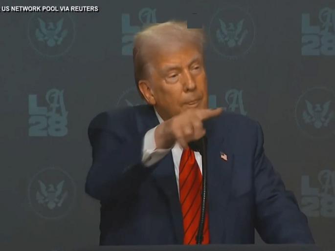 Indian ANI journalist questions India's allegations on America trade with Russia, and Donald Trump shuts mouth | भारतीय वृत्तसंस्थेच्या पत्रकाराने भारताच्या आरोपावर प्रश्न विचारला, अन् ट्रम्प यांचे तोंड बंद झाले... Indian ANI journalist questions India's allegations on America trade with Russia, and Donald Trump shuts mouth | भारतीय वृत्तसंस्थेच्या पत्रकाराने भारताच्या आरोपावर प्रश्न विचारला, अन् ट्रम्प यांचे तोंड बंद झाले...