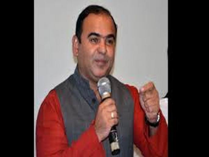 Dondaicha attempted to torture another girl | दोंडाईचा येथे आणखी एका मुलीवर अत्याचाराचा प्रयत्न - पर्यटन मंत्र्यांनीच दाखविली चित्रफित Dondaicha attempted to torture another girl | दोंडाईचा येथे आणखी एका मुलीवर अत्याचाराचा प्रयत्न - पर्यटन मंत्र्यांनीच दाखविली चित्रफित