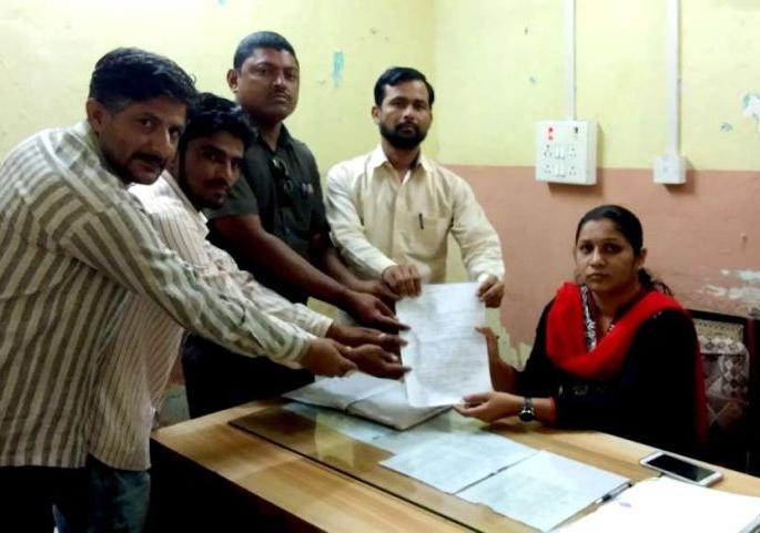 Demand for boost polling booth center in Dongaon | डोणगावात मतदान बुथ केंद्र वाढविण्याची मागणी Demand for boost polling booth center in Dongaon | डोणगावात मतदान बुथ केंद्र वाढविण्याची मागणी