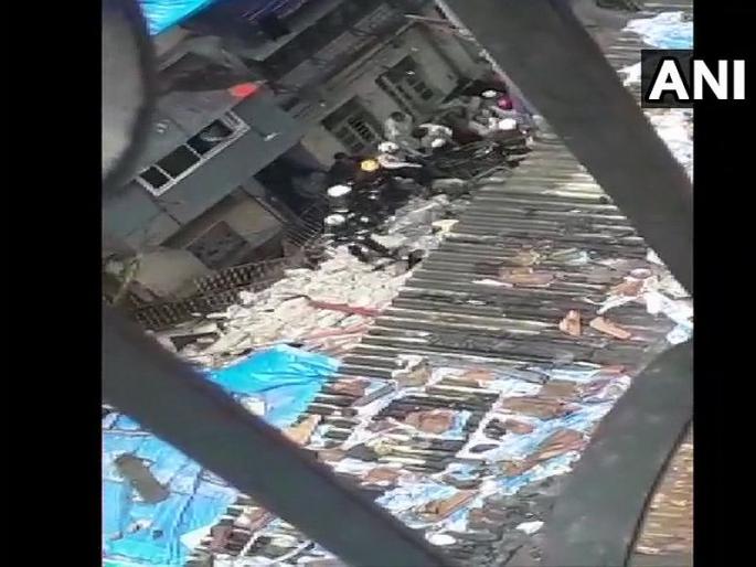 4 99 buildings living in the plains! | ४९९ इमारतींमध्ये रहिवाशांचे जीव टांगणीला! 4 99 buildings living in the plains! | ४९९ इमारतींमध्ये रहिवाशांचे जीव टांगणीला!