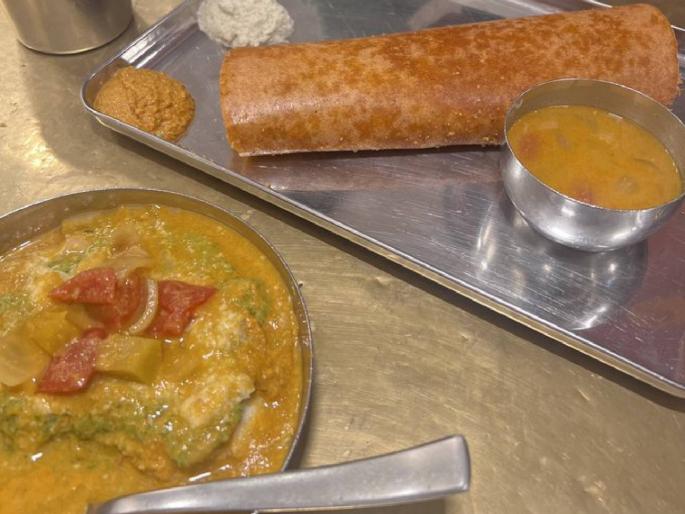 man complains after paying 1000 rupees for two dosa and one plate idli watch public reactions | एक प्लेट इडली अन् दोन डोसे ..... बसला १००० रूपयांचा फटका, नक्की काय घडलं?