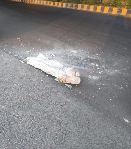 Part of Metro's double-decker bridge collapses: Inquiry order | मेट्रोच्या डबलडेकर पुलाचा भाग कोसळला  : चौकशीचे आदेश Part of Metro's double-decker bridge collapses: Inquiry order | मेट्रोच्या डबलडेकर पुलाचा भाग कोसळला  : चौकशीचे आदेश