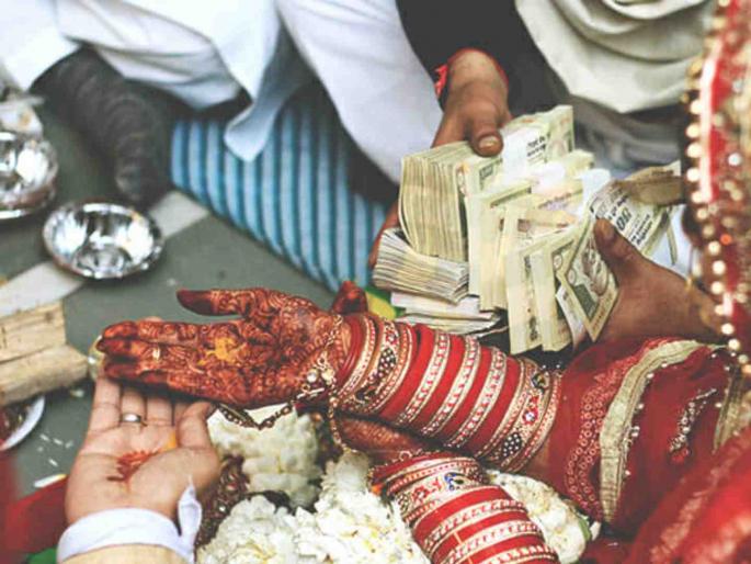 Torture for dowry in Mumbai too 5 married people take extreme steps file a case against in laws | मुंबईतही हुंड्यासाठी छळ, ५ विवाहितांनी उचलले टोकाचे पाऊल, सासरच्या मंडळींविरोधात गुन्हा Torture for dowry in Mumbai too 5 married people take extreme steps file a case against in laws | मुंबईतही हुंड्यासाठी छळ, ५ विवाहितांनी उचलले टोकाचे पाऊल, सासरच्या मंडळींविरोधात गुन्हा