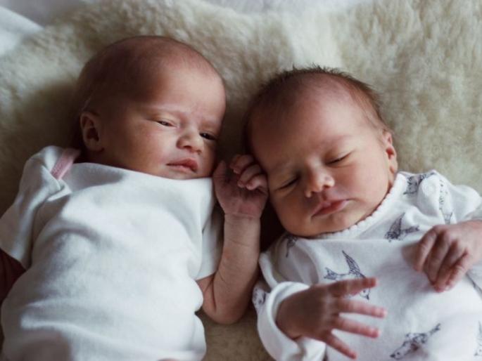 Now who am I to say mother! The question fell on three babies | आता आई कुणा म्हणू मी! तीन चिमुकल्यांना पडला प्रश्न Now who am I to say mother! The question fell on three babies | आता आई कुणा म्हणू मी! तीन चिमुकल्यांना पडला प्रश्न