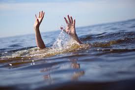 Young man drowns while swimming | तरुणाचा पोहताना बंधार्यात बुडून मृत्यू Young man drowns while swimming | तरुणाचा पोहताना बंधार्यात बुडून मृत्यू