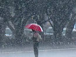 Roads submerged in one and a half hours of rain | दीड तासांच्या पावसात रस्ते पाण्याखाली Roads submerged in one and a half hours of rain | दीड तासांच्या पावसात रस्ते पाण्याखाली