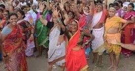 The battle of Guarai in the two villages of Shendi-Pokhurdi is tied | दोन गावांमधील गौराईची लढाई बरोबरीत The battle of Guarai in the two villages of Shendi-Pokhurdi is tied | दोन गावांमधील गौराईची लढाई बरोबरीत