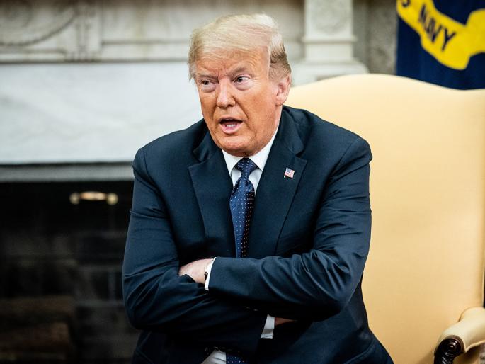 Trump signs ban on tiktok ban in america | बंद म्हणजे बंदच... अमेरिकेतही टिकटॉकवरील बंदी आदेशावर ट्रम्प यांची स्वाक्षरी Trump signs ban on tiktok ban in america | बंद म्हणजे बंदच... अमेरिकेतही टिकटॉकवरील बंदी आदेशावर ट्रम्प यांची स्वाक्षरी