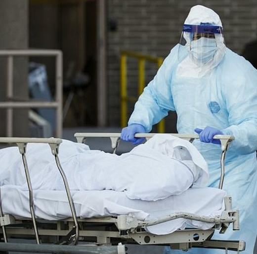 Relatives refused, police beat, where Corona was cremated | नातलगांनी नाकारले, पोलिसांनी फटकारले, तेव्हा कुठे कोरोना मृतांवर अंत्यसंस्कार झाले Relatives refused, police beat, where Corona was cremated | नातलगांनी नाकारले, पोलिसांनी फटकारले, तेव्हा कुठे कोरोना मृतांवर अंत्यसंस्कार झाले