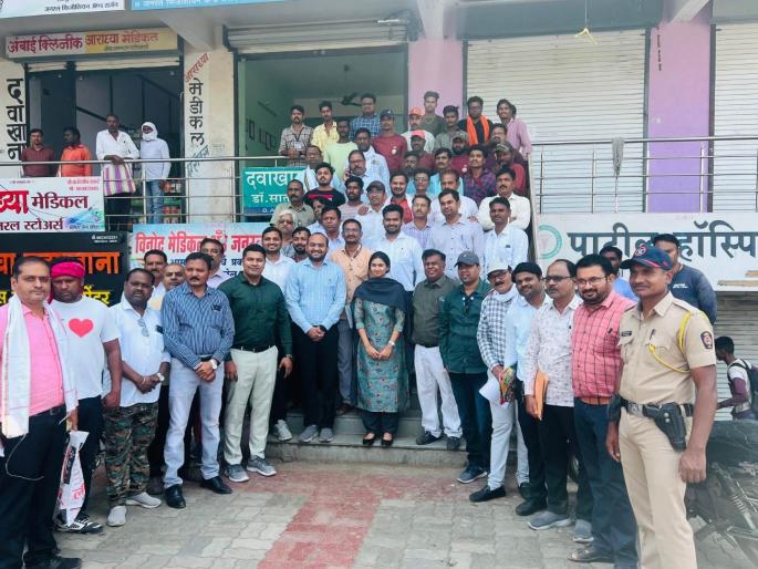 amount exhausted at the same time 47 shops were sealed in washim | रक्कम थकविली; एकाच वेळी ४७ दुकानांना ठोकले सील amount exhausted at the same time 47 shops were sealed in washim | रक्कम थकविली; एकाच वेळी ४७ दुकानांना ठोकले सील