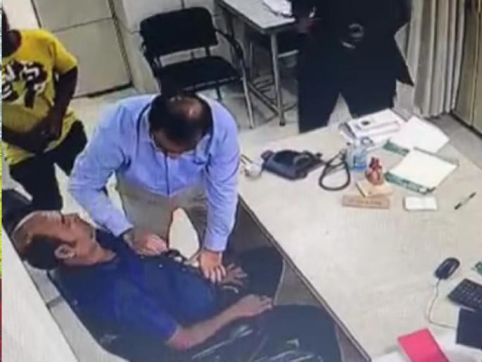 Stopped heart started in four seconds, A patient's life was saved because of Dr. Arjun Adnaik in kolhapur, video viral | बंद पडलेले हृदय केले चार सेकंदात सुरू, कोल्हापुरातील डॉ. आडनाईकांचे प्रसंगावधान; व्हिडिओ व्हायरल Stopped heart started in four seconds, A patient's life was saved because of Dr. Arjun Adnaik in kolhapur, video viral | बंद पडलेले हृदय केले चार सेकंदात सुरू, कोल्हापुरातील डॉ. आडनाईकांचे प्रसंगावधान; व्हिडिओ व्हायरल