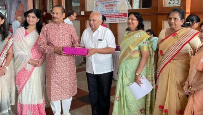 Dr. K.N. Maheshwari honored by Lok Sabha Speaker | अकोल्यातील डॉ. माहेश्वरी यांचा लोकसभा अध्यक्षांच्या हस्ते गौरव Dr. K.N. Maheshwari honored by Lok Sabha Speaker | अकोल्यातील डॉ. माहेश्वरी यांचा लोकसभा अध्यक्षांच्या हस्ते गौरव