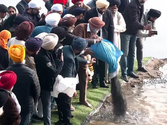 Congress leaders did not go for the immersion of Manmohan Singh's ashes, big reason revealed | मनमोहन सिंग यांच्या अस्थिकलश विसर्जनासाठी काँग्रेसचे नेते गेले नाहीत, समोर आले मोठे कारण Congress leaders did not go for the immersion of Manmohan Singh's ashes, big reason revealed | मनमोहन सिंग यांच्या अस्थिकलश विसर्जनासाठी काँग्रेसचे नेते गेले नाहीत, समोर आले मोठे कारण