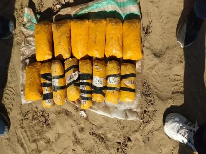 BSF's big success in Barmer, Rajasthan | drugs came from pakistan worth Rs 35 crore seized | राजस्थानच्या बाडमेरमध्ये बीएसएफला मोठे यश, पाकिस्तानातून आलेले 35 कोटींचे ड्रग्स जप्त BSF's big success in Barmer, Rajasthan | drugs came from pakistan worth Rs 35 crore seized | राजस्थानच्या बाडमेरमध्ये बीएसएफला मोठे यश, पाकिस्तानातून आलेले 35 कोटींचे ड्रग्स जप्त