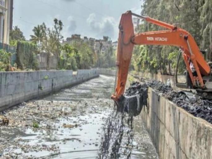 Drain cleaning corruption: Three engineers charged, contractor Purohit blacklisted | नालेसफाई भ्रष्टाचार: तीन अभियंत्यांवर ठपका, ठेकेदार पुरोहित काळ्या यादीत Drain cleaning corruption: Three engineers charged, contractor Purohit blacklisted | नालेसफाई भ्रष्टाचार: तीन अभियंत्यांवर ठपका, ठेकेदार पुरोहित काळ्या यादीत