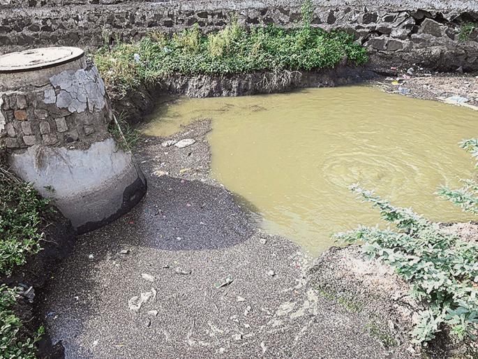 Death of youth after falling into drainage ditch; The laxity of the municipal corporation is once again exposed | ड्रेनेजच्या खड्ड्यात पडून तरुणाचा मृत्यू; महापालिकेचा हलगर्जीपणा पुन्हा एकदा उघड Death of youth after falling into drainage ditch; The laxity of the municipal corporation is once again exposed | ड्रेनेजच्या खड्ड्यात पडून तरुणाचा मृत्यू; महापालिकेचा हलगर्जीपणा पुन्हा एकदा उघड