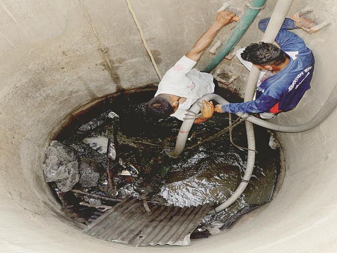 6 workers die in Manhole; AMC does not have a rescue operation mechanism | शहरात ६ कामगारांचा यापूर्वीही मॅनहोलमध्ये गुदमरून मृत्यू; मनपाकडे रेस्क्यू ऑपरेशन’ची यंत्रणाच नाही 6 workers die in Manhole; AMC does not have a rescue operation mechanism | शहरात ६ कामगारांचा यापूर्वीही मॅनहोलमध्ये गुदमरून मृत्यू; मनपाकडे रेस्क्यू ऑपरेशन’ची यंत्रणाच नाही