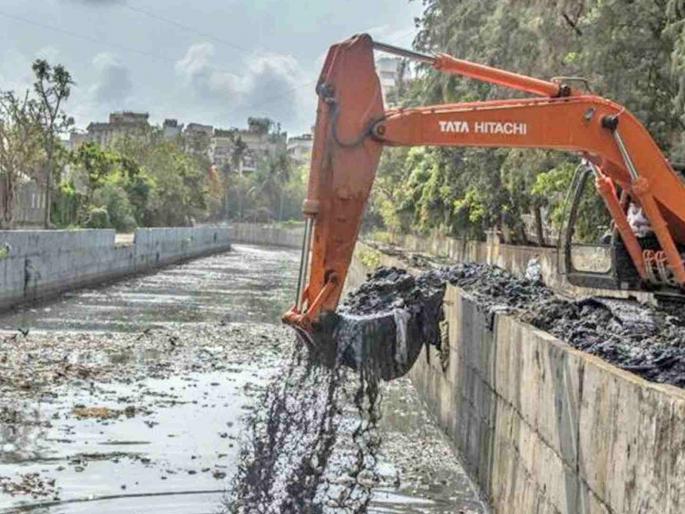 A tender of Rs 395 crores for removing silt from drains in Mumbai | मुंबईत नाल्यांतील गाळ काढण्यासाठी तब्बल ३९५ कोटींची निविदा! A tender of Rs 395 crores for removing silt from drains in Mumbai | मुंबईत नाल्यांतील गाळ काढण्यासाठी तब्बल ३९५ कोटींची निविदा!