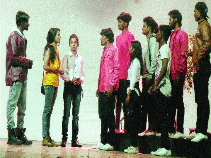Clash of the Dancerous Youth on Theater | नृत्यवेड्या तरुणांचा संघर्ष रंगमंचावर Clash of the Dancerous Youth on Theater | नृत्यवेड्या तरुणांचा संघर्ष रंगमंचावर