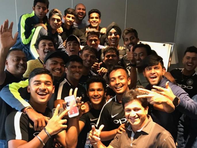 Rahul Dravid's birthday is celebrated by junior team India | ज्युनियर टीम इंडियाने असा साजरा केला राहुल द्रविडचा वाढदिवस 