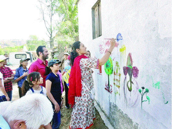 Let's see the pictures on the wall ... go to the village of poems! : A unique trip to the Zakatwadi | भिंतीवरची चित्रे पाहूया... कवितांच्या गावाला जाऊया! : जकातवाडीला अनोखी सहल Let's see the pictures on the wall ... go to the village of poems! : A unique trip to the Zakatwadi | भिंतीवरची चित्रे पाहूया... कवितांच्या गावाला जाऊया! : जकातवाडीला अनोखी सहल
