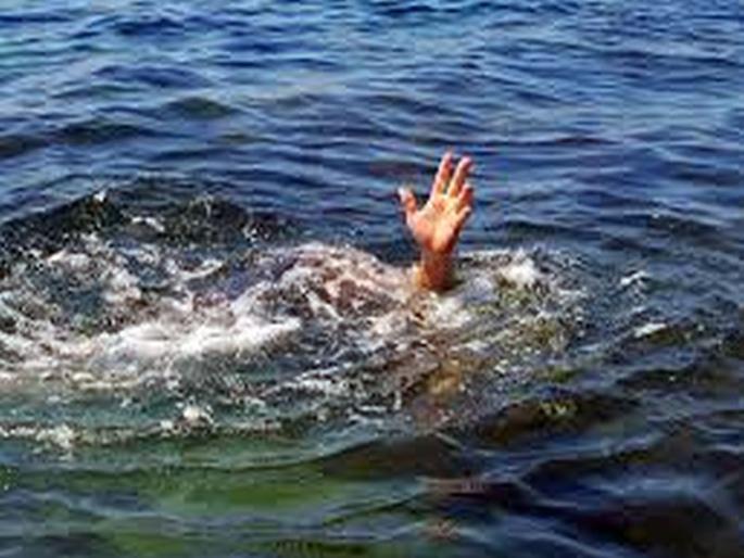 Two friends from Ambad village drowned in a seepage lake | अंबड गावातील दोघा मित्रांचा पाझर तलावात बुडून मृत्यू Two friends from Ambad village drowned in a seepage lake | अंबड गावातील दोघा मित्रांचा पाझर तलावात बुडून मृत्यू