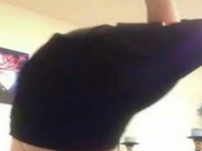 Girl stuck in her tight dress while home alone video viral on social media girl try new dress | टाइट ड्रेस घालून तरूणीची झाली ही अवस्था, कपडे काढण्यासाठी ऑफिसमधून सुट्टी घेऊन आला बॉयफ्रेन्ड Girl stuck in her tight dress while home alone video viral on social media girl try new dress | टाइट ड्रेस घालून तरूणीची झाली ही अवस्था, कपडे काढण्यासाठी ऑफिसमधून सुट्टी घेऊन आला बॉयफ्रेन्ड