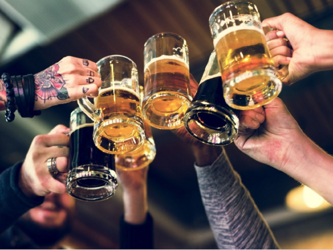 Cheers! 1.75 crore liters of liquor drunk by Aurangabadkars in 7 months, recovery of 2,784 crores | औरंगाबादकरांनी ७ महिन्यांत रिचवले पावणे दोन कोटी लिटर मद्य; २, ७८४ कोटींचा महसूल जमा Cheers! 1.75 crore liters of liquor drunk by Aurangabadkars in 7 months, recovery of 2,784 crores | औरंगाबादकरांनी ७ महिन्यांत रिचवले पावणे दोन कोटी लिटर मद्य; २, ७८४ कोटींचा महसूल जमा